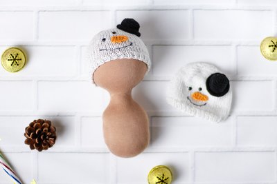Вязаная шапка для куклы - Снеговик 215935823 фото