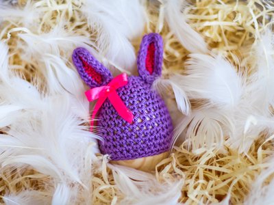 Пасхальный декор. Шапочка на яйца - Кролик фиолетовый с малиновыми вставками. 234153534 фото