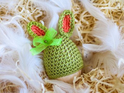 Пасхальный декор. Шапочка на яйца - Кролик оливковый с персиковыми вставками. 234159896 фото