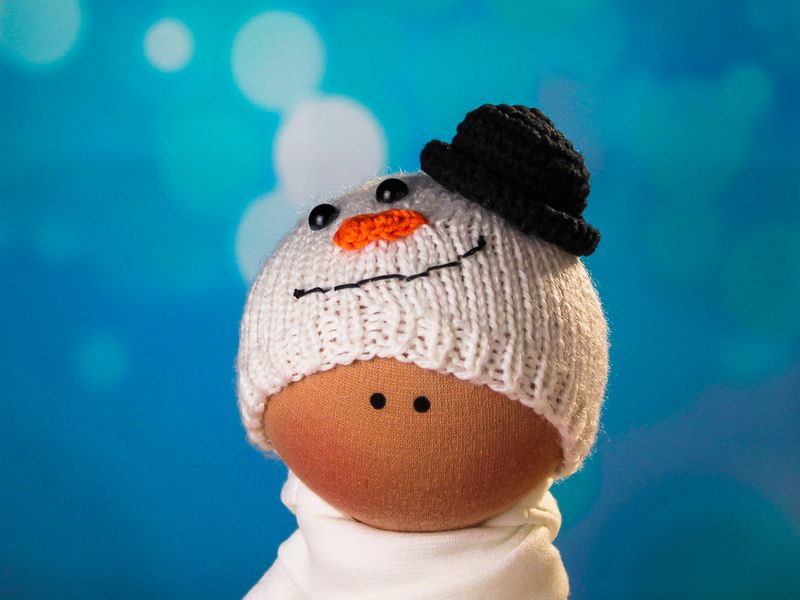 Вязаная шапка для куклы - Снеговик 215935823 фото