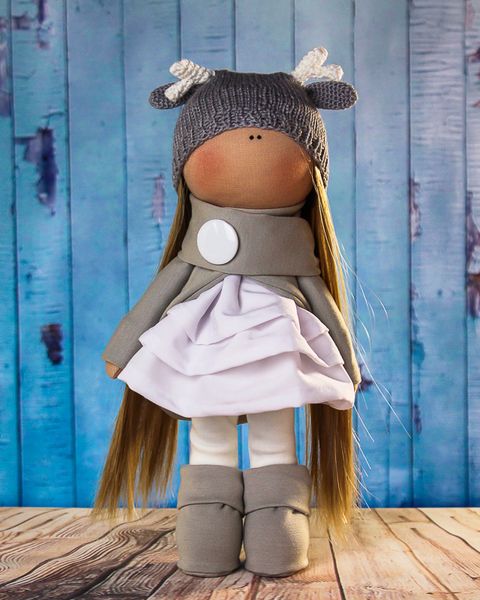 Вязаная шапка для куклы - Олень серый с белыми рогами 215937583 фото