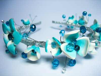 Обруч квітковий з кришталевими намистинами, блакитно-білий. 276874098 фото