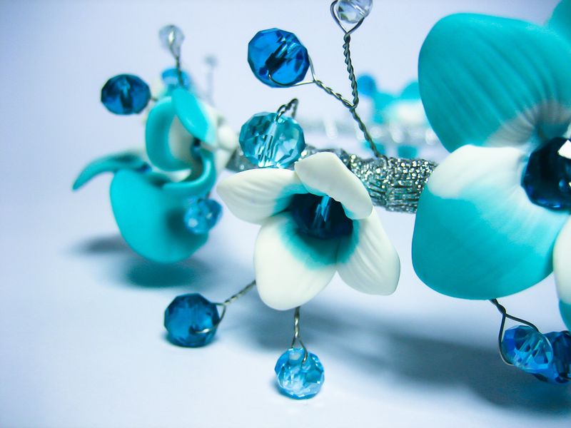Обруч квітковий з кришталевими намистинами, блакитно-білий. 276874098 фото